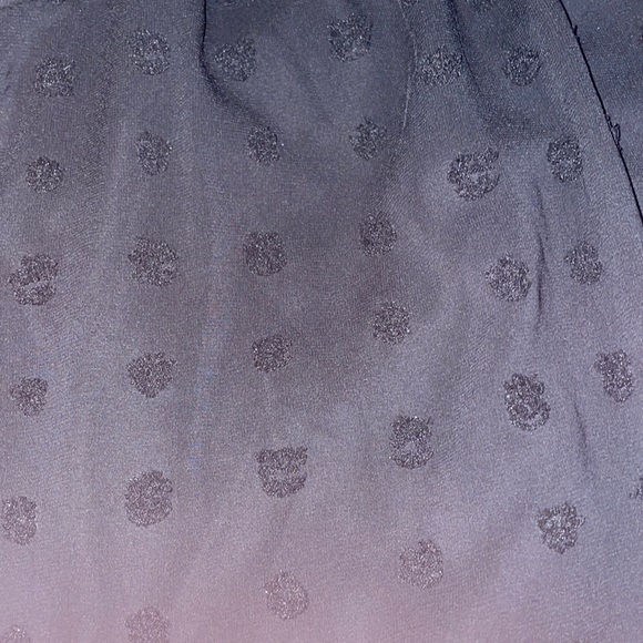 Black top with polka dots made of frayed thread - Picture 2 of 6